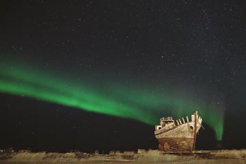 Small-Group Deluxe Northern Lights Tour from Reykjavik