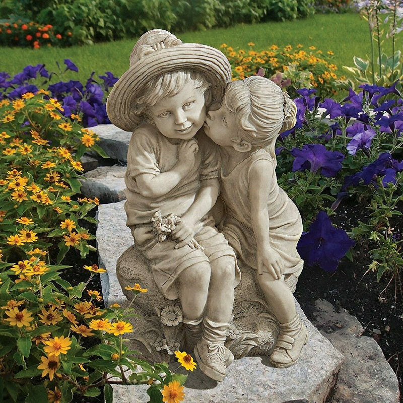 Garden Boy and Girl Kissing Statue Outdoor Lawn Yard Kissing Couple Mini Figurine Sculpture Ornament Home Decor – B