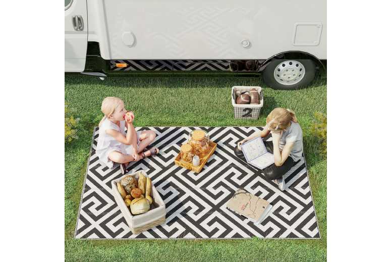 Outsunny 4x6ft Outdoor Reversible Rug