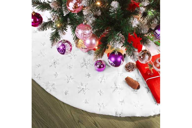 Cozy Up Your Tree with a Plush Skirt