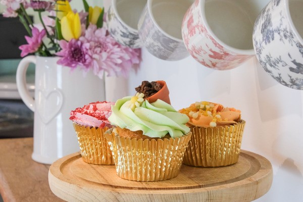 Piglet’s Pantry Mother’s Day Cupcake Box for Two