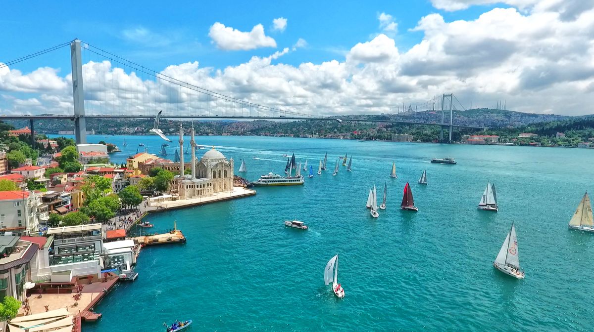 Leeds Bradford – Istanbul